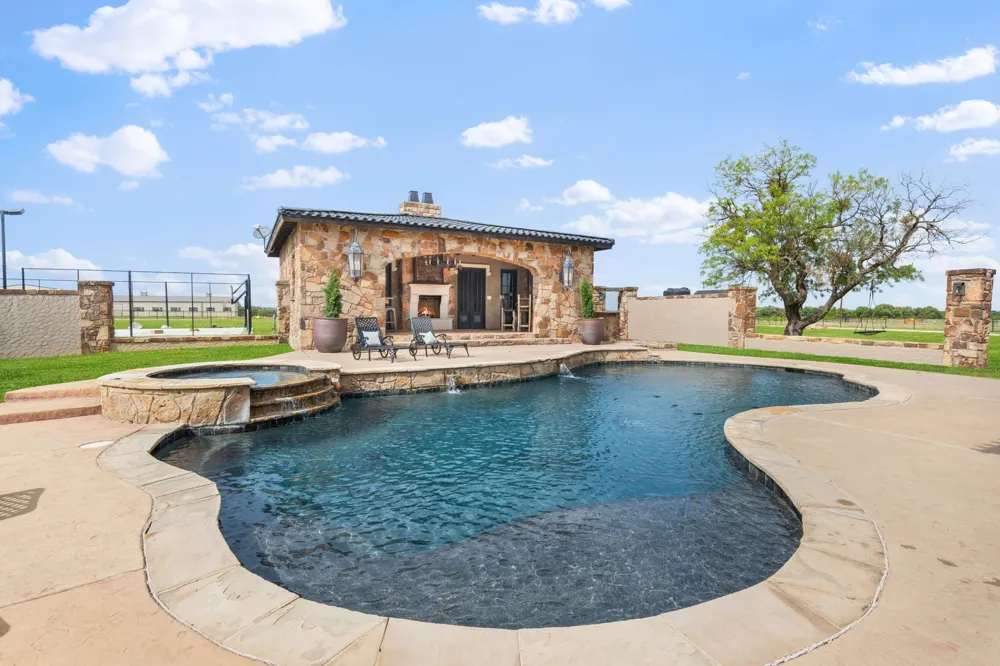 2454 W SH 380 Jacksboro, TX 76458