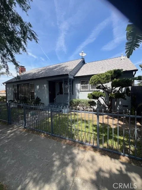 2121 W 70th