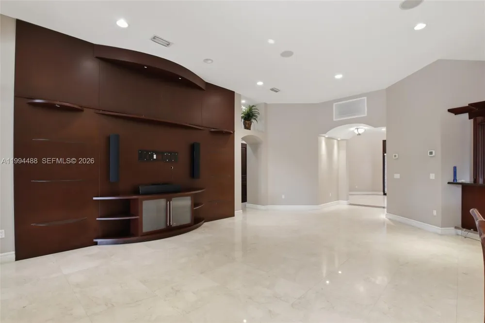 6200 SW 97th Ave Miami, FL 33173