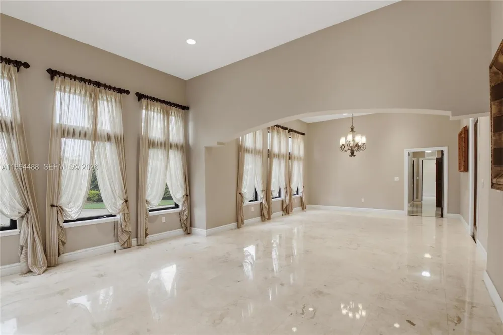 6200 SW 97th Ave Miami, FL 33173