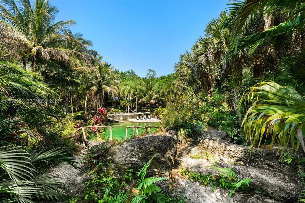 15000 SW 200th St Miami, FL 33187