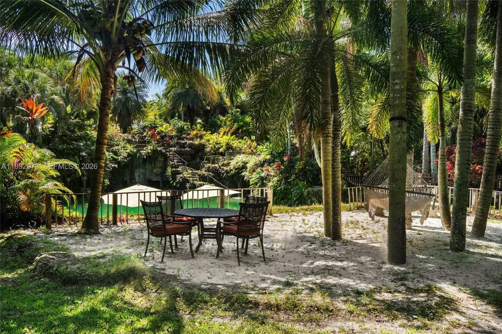 15000 SW 200th St Miami, FL 33187