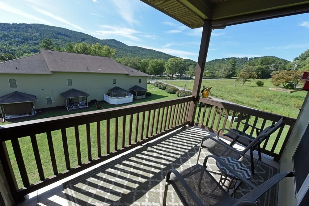 1724-H Watercrest Way Young Harris, GA 30582