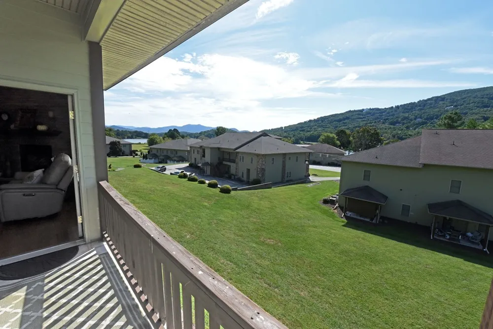 1724-H Watercrest Way Young Harris, GA 30582