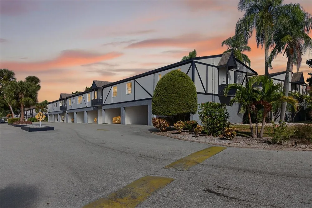 1146 KING ARTHUR COURT #110 Dunedin, FL 34698