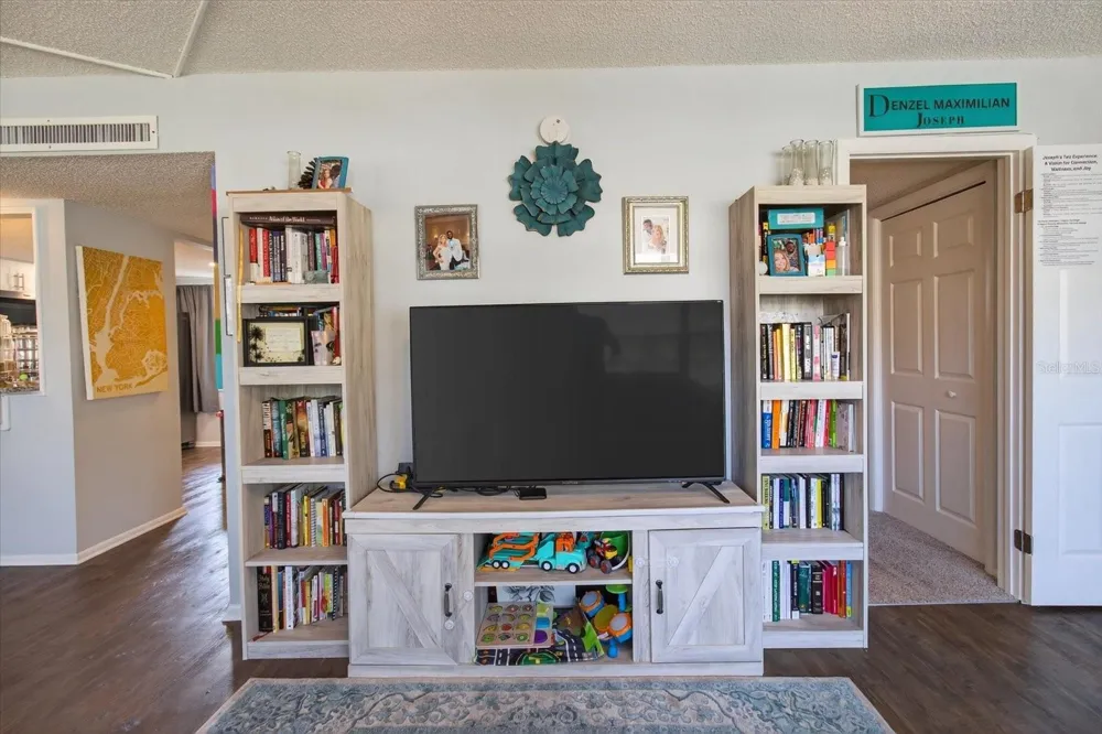1146 KING ARTHUR COURT #110 Dunedin, FL 34698