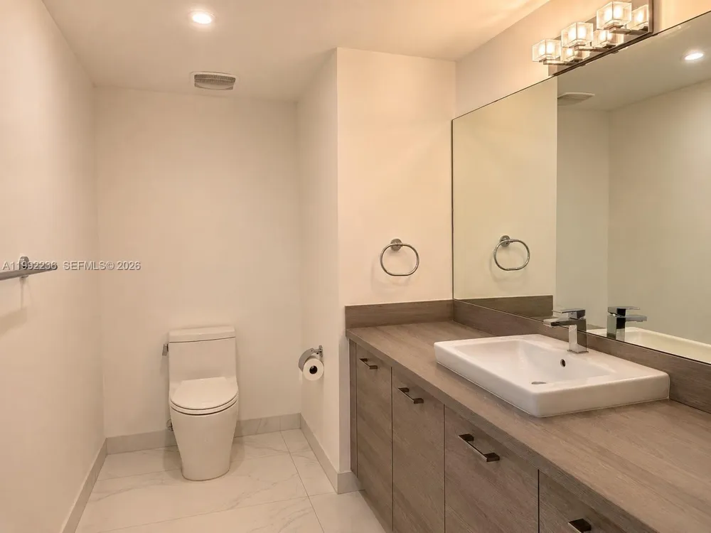 400 Sunny Isles Blvd #819 Sunny Isles Beach, FL 33160