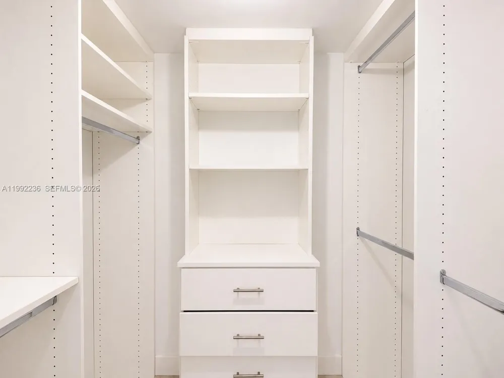 400 Sunny Isles Blvd #819 Sunny Isles Beach, FL 33160