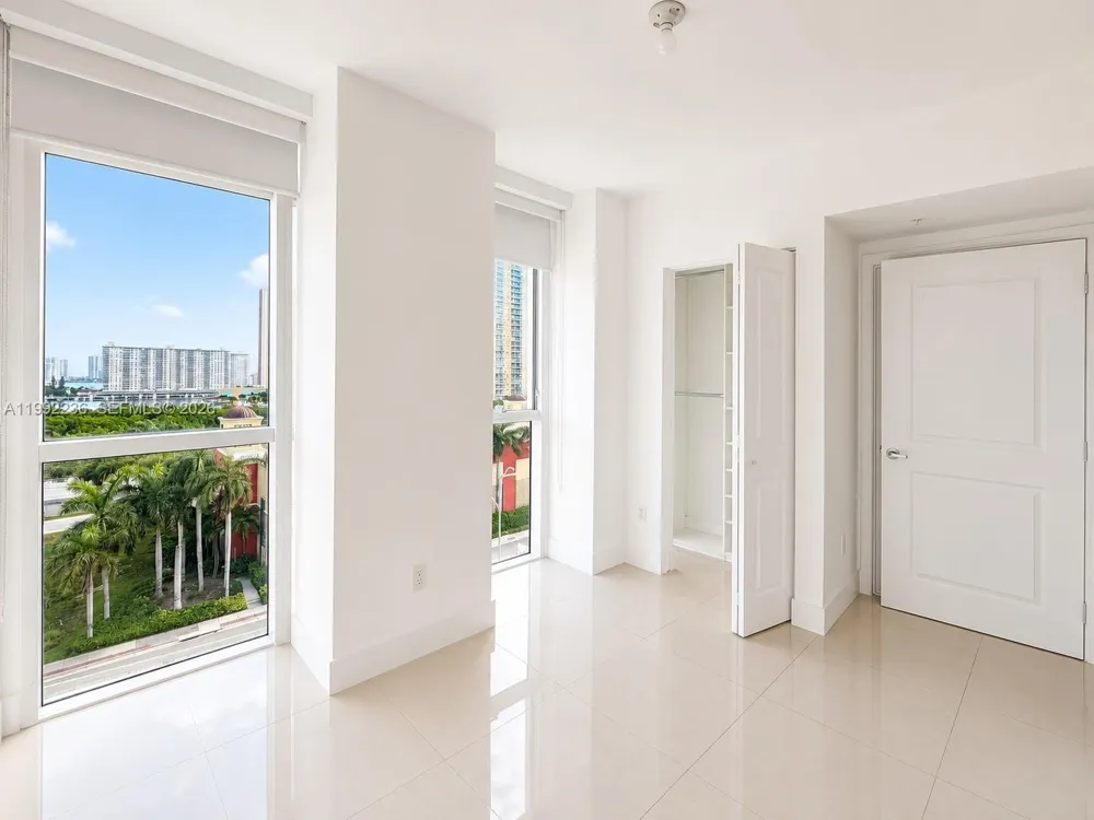 400 Sunny Isles Blvd #819 Sunny Isles Beach, FL 33160