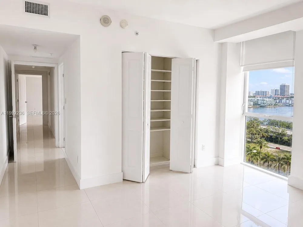 400 Sunny Isles Blvd #819 Sunny Isles Beach, FL 33160