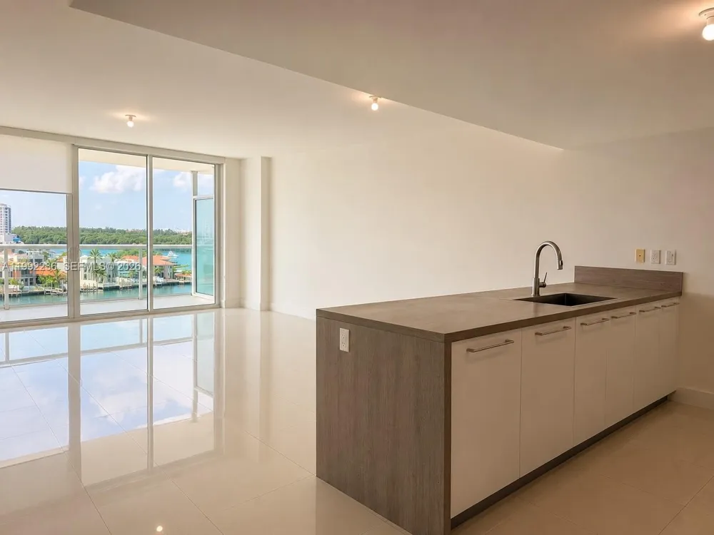400 Sunny Isles Blvd #819 Sunny Isles Beach, FL 33160