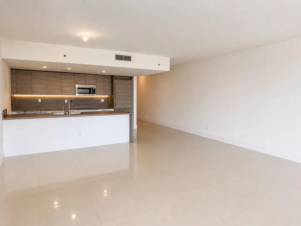 400 Sunny Isles Blvd #819 Sunny Isles Beach, FL 33160