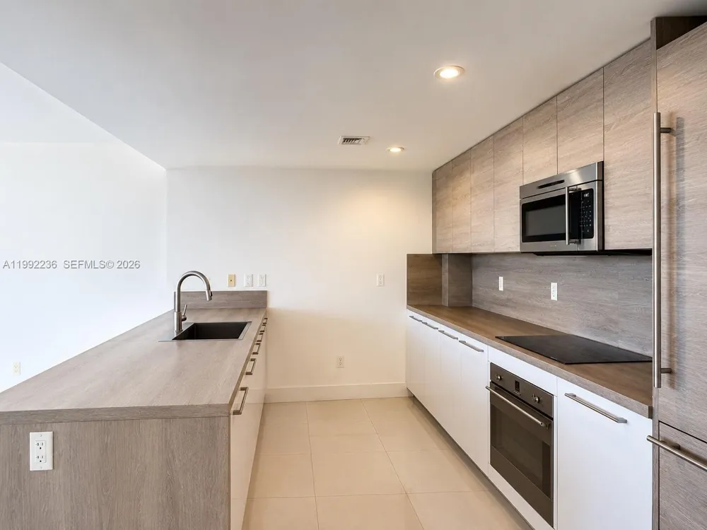 400 Sunny Isles Blvd #819 Sunny Isles Beach, FL 33160