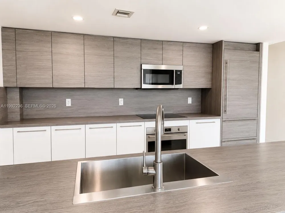 400 Sunny Isles Blvd #819 Sunny Isles Beach, FL 33160