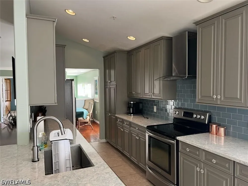 Tiffany Lane #1408 Naples, FL 34105
