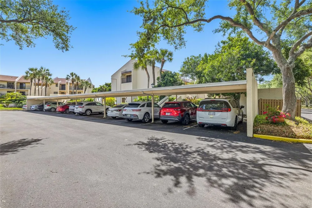 7520 SUNSHINE SKYWAY LANE S #T22 St Petersburg, FL 33711