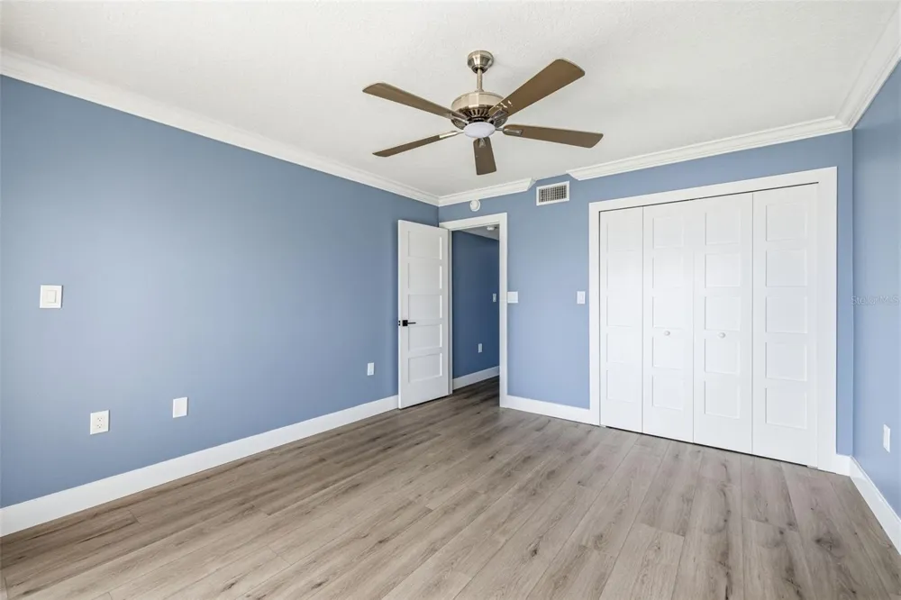 7520 SUNSHINE SKYWAY LANE S #T22 St Petersburg, FL 33711