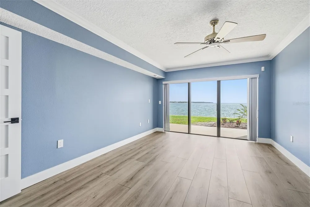 7520 SUNSHINE SKYWAY LANE S #T22 St Petersburg, FL 33711