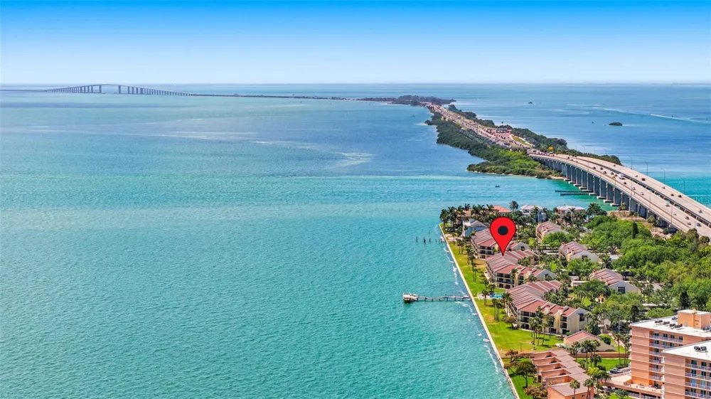 7520 SUNSHINE SKYWAY LANE S #T22 St Petersburg, FL 33711