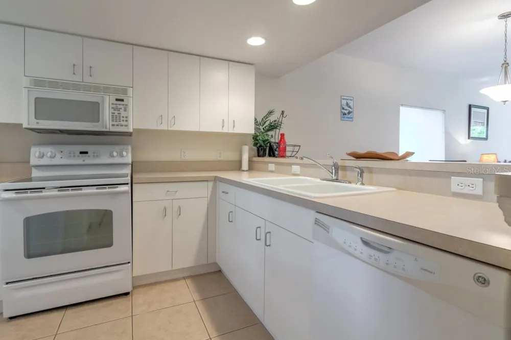 8151 MEMORY LANE #118 Rotonda West, FL 33947