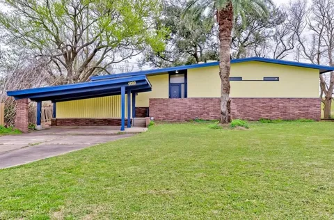4600 Lakeshore Drive