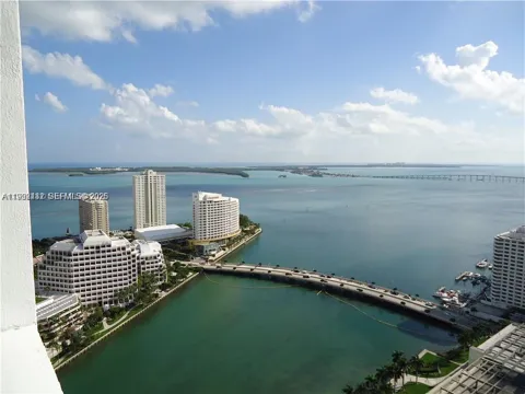 495 Brickell Ave #3909