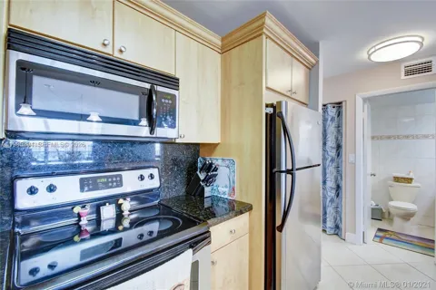 3800 S Ocean Dr #902