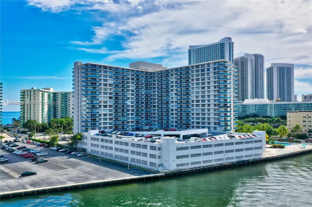 3800 S Ocean Dr #902 Hollywood, FL 33019