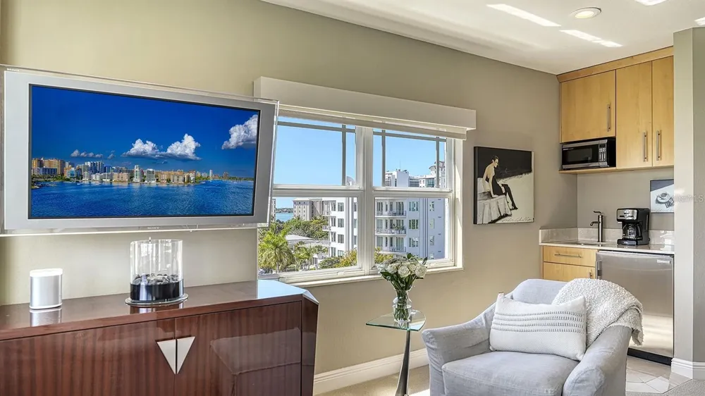 650 GOLDEN GATE POINT #602 Sarasota, FL 34236