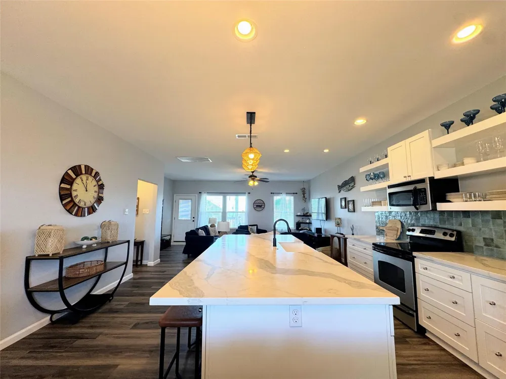 12930 Buccaneer Parkway Freeport, TX 77541