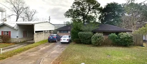 1102 Woods Drive