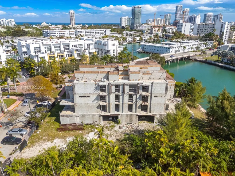 10 S Shore Dr Miami Beach, FL 33141