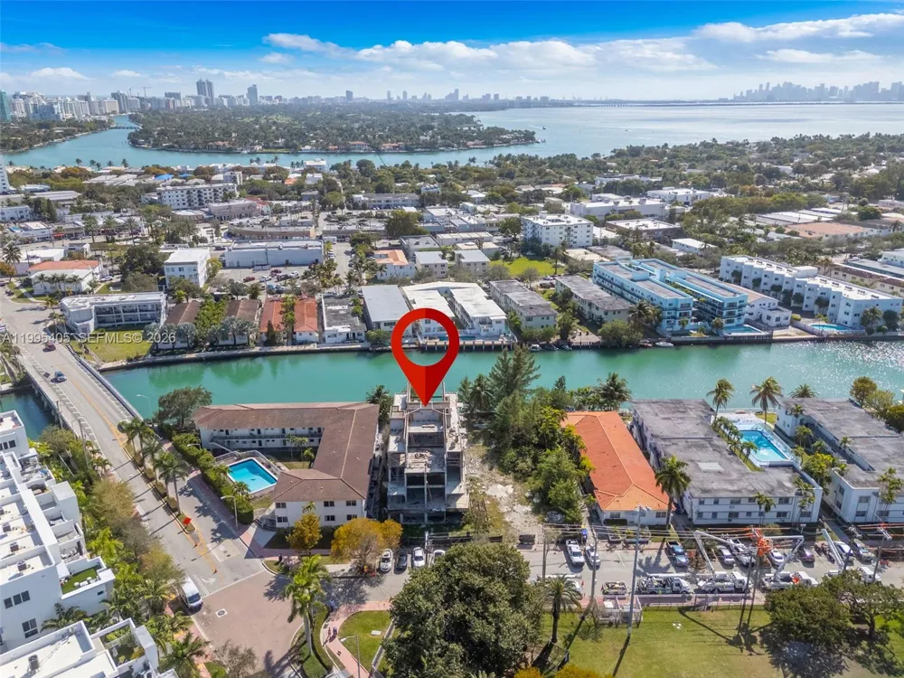 10 S Shore Dr Miami Beach, FL 33141