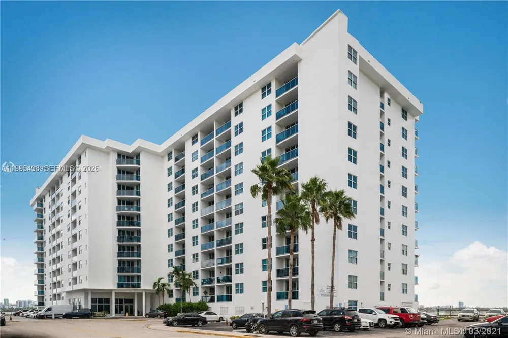 7501 E Treasure Dr #8A North Bay Village, FL 33141