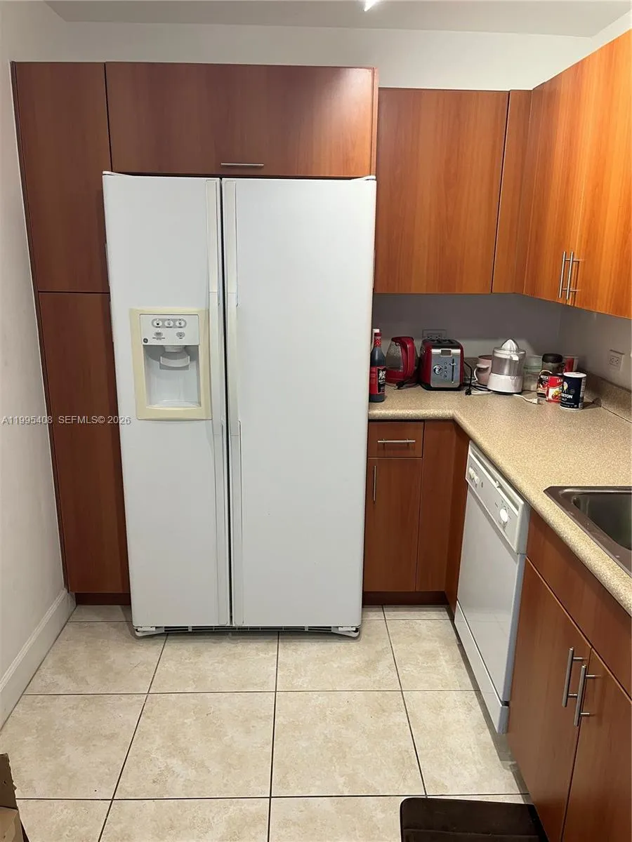 7501 E Treasure Dr #8A North Bay Village, FL 33141