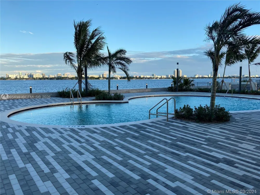 7501 E Treasure Dr #8A North Bay Village, FL 33141
