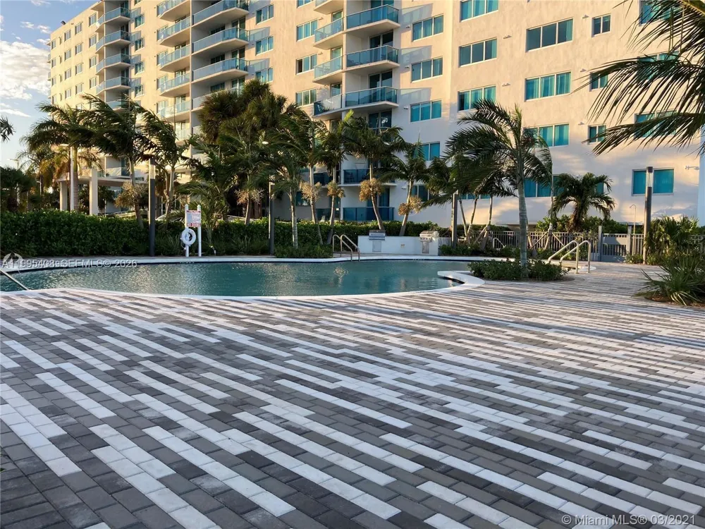 7501 E Treasure Dr #8A North Bay Village, FL 33141