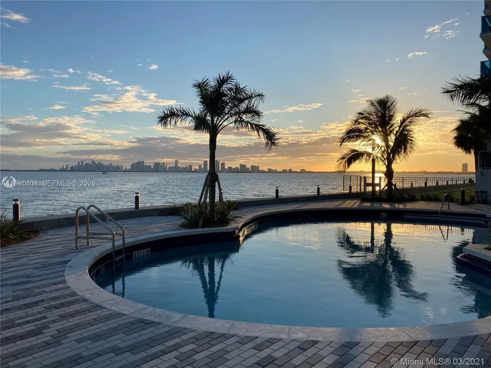 7501 E Treasure Dr #8A North Bay Village, FL 33141