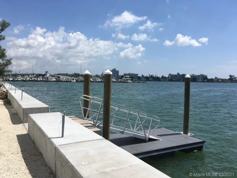 7501 E Treasure Dr #8A North Bay Village, FL 33141