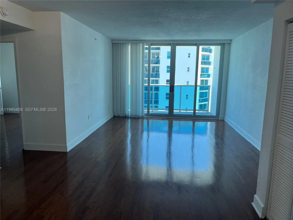 7501 E Treasure Dr #8A North Bay Village, FL 33141