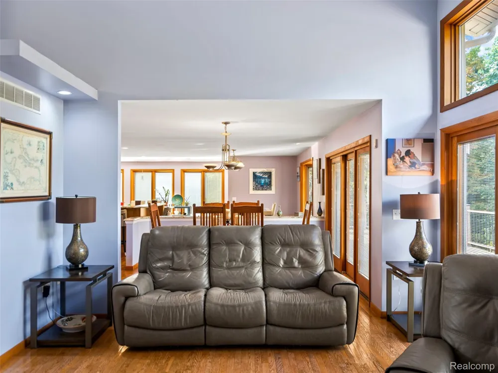 7286 Pine Knob Road Clarkston City, MI 48348