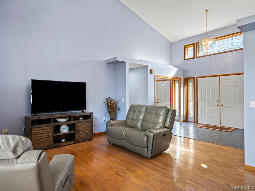 7286 Pine Knob Road Clarkston City, MI 48348
