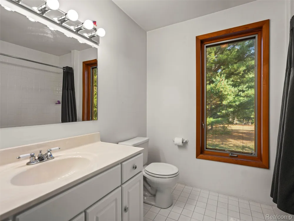 7286 Pine Knob Road Clarkston City, MI 48348