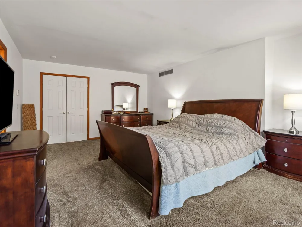 7286 Pine Knob Road Clarkston City, MI 48348