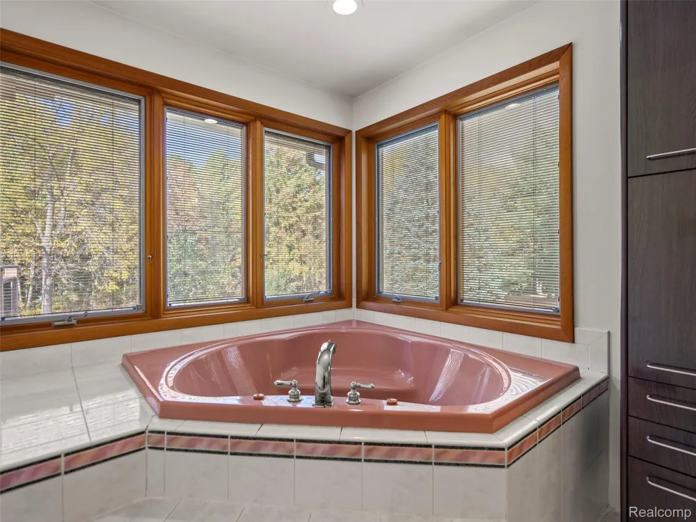 7286 Pine Knob Road Clarkston City, MI 48348