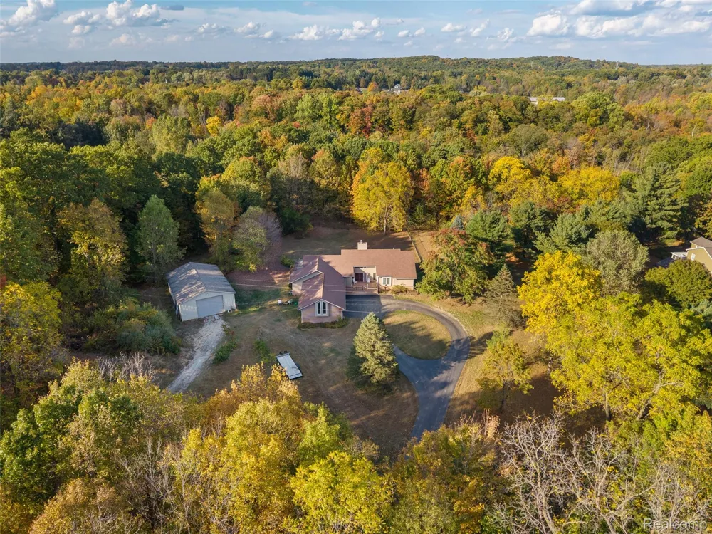 7286 Pine Knob Road Clarkston City, MI 48348
