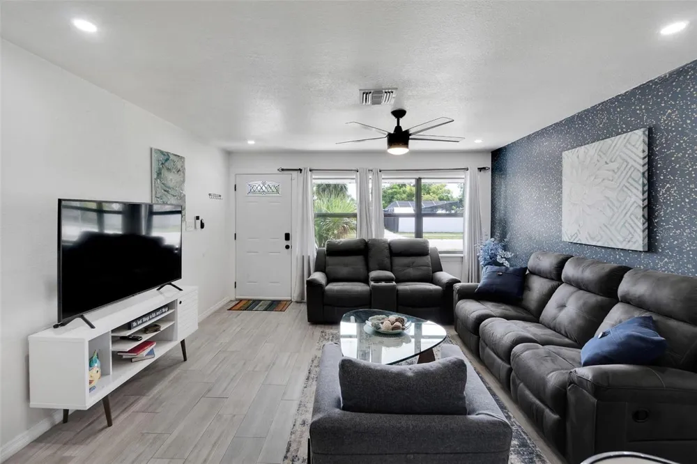 4731 W MONTGOMERY AVENUE Tampa, FL 33616