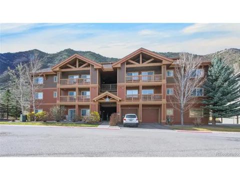 560 River View Drive #706