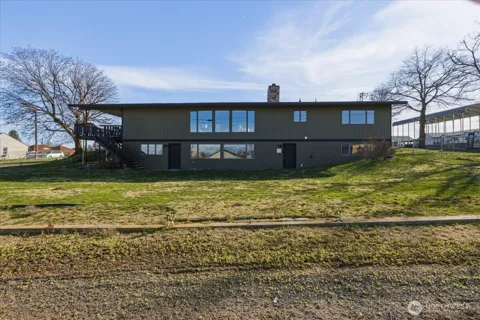313 SE Trinity Avenue