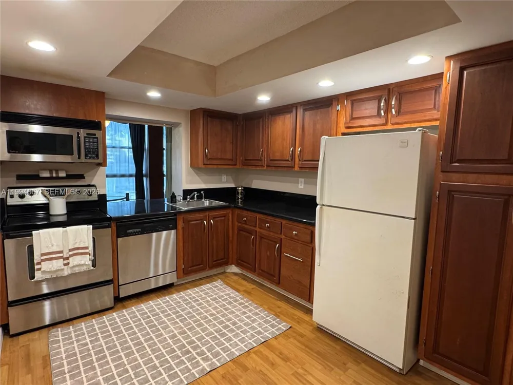 600 Parkview Dr #222 Hallandale Beach, FL 33009